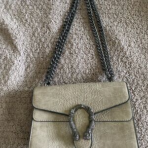 Elegant Croc-Embossed Chain Shoulder Bag
